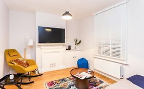 The Modern Classic - Contemporary & Elegant 3Bdr Home